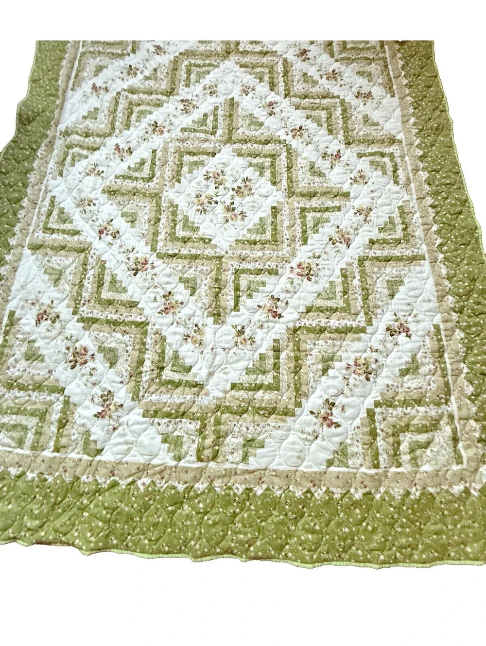 Vtg Full/Queen Floral Quilt, cottagecore, grandmacore, shabby chic bedspread